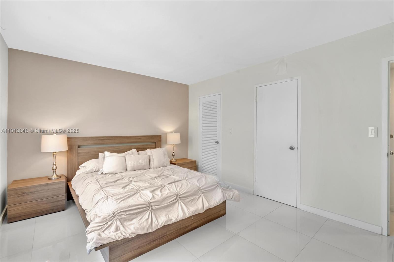 CARLISLE ON THE OCEAN CON - Residential Lease