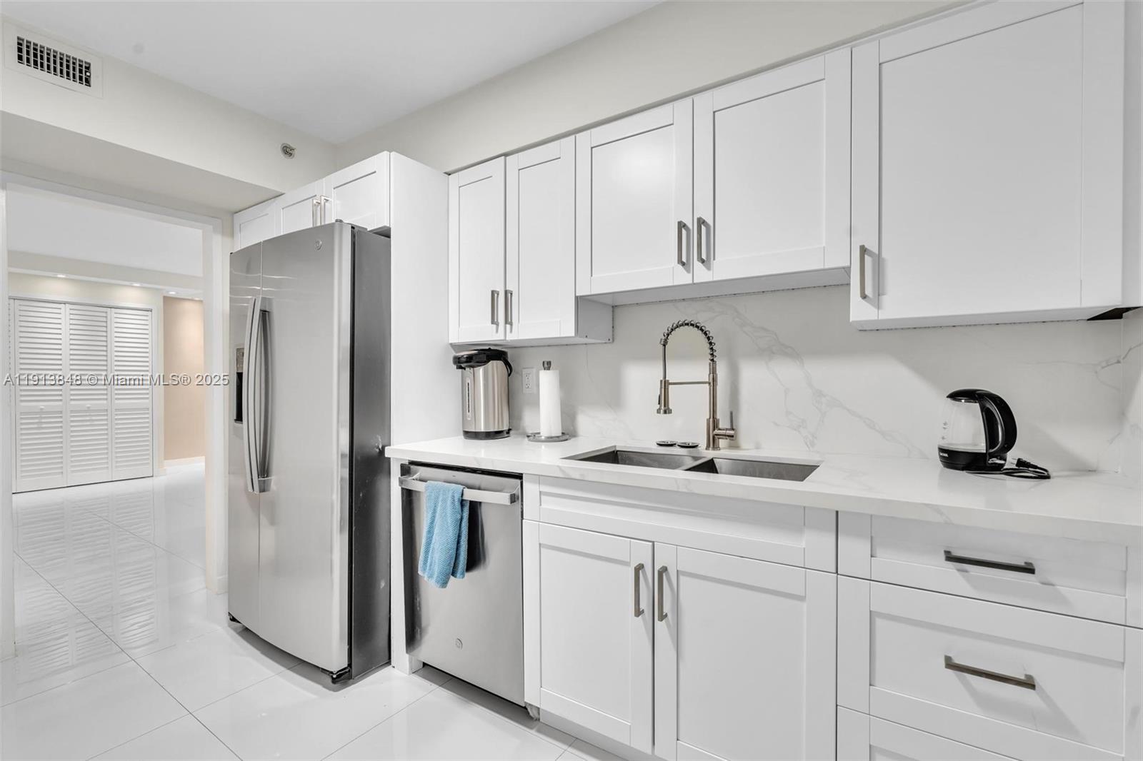 CARLISLE ON THE OCEAN CON - Residential Lease