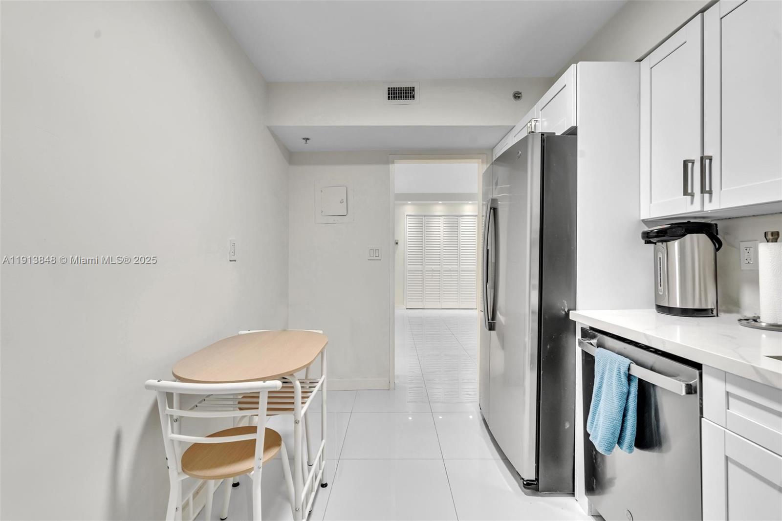 CARLISLE ON THE OCEAN CON - Residential Lease