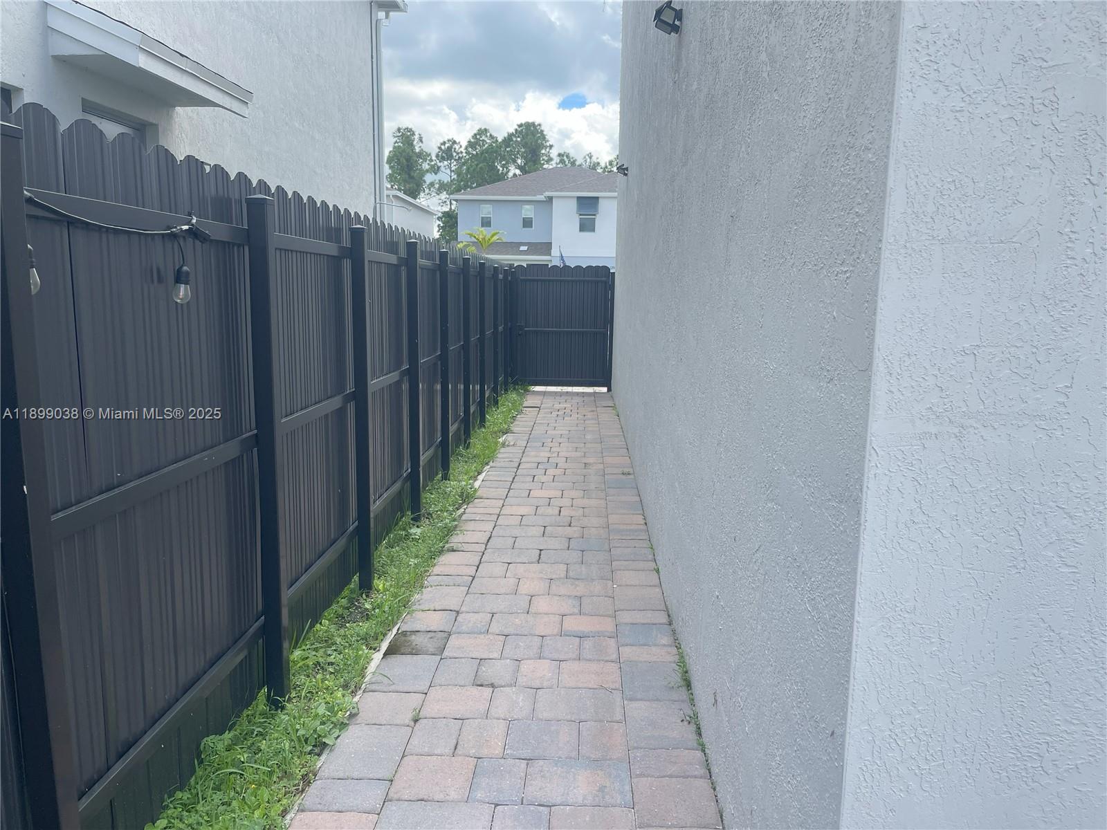 DIXIE HEIGHTS - Residential Lease