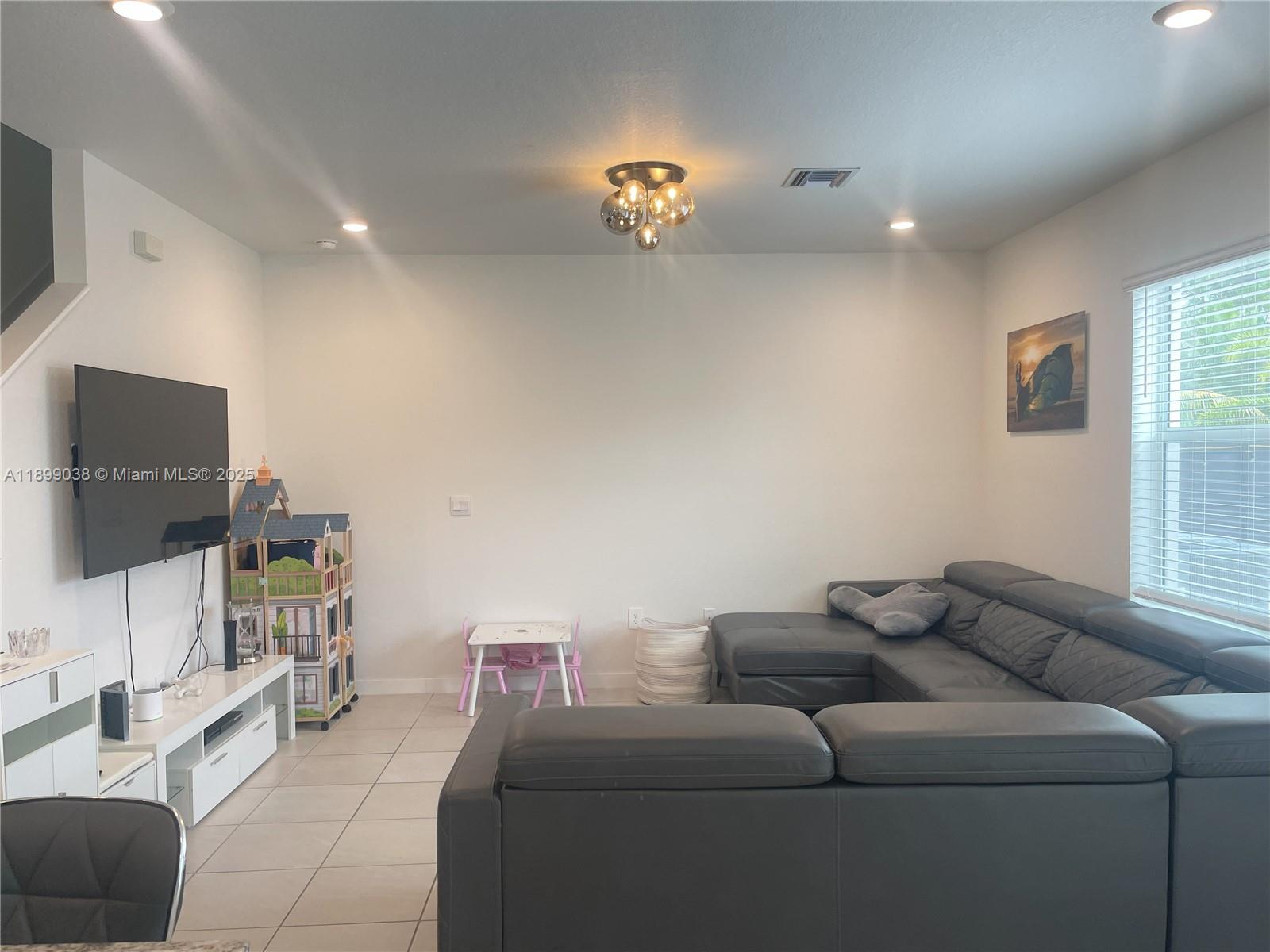 DIXIE HEIGHTS - Residential Lease