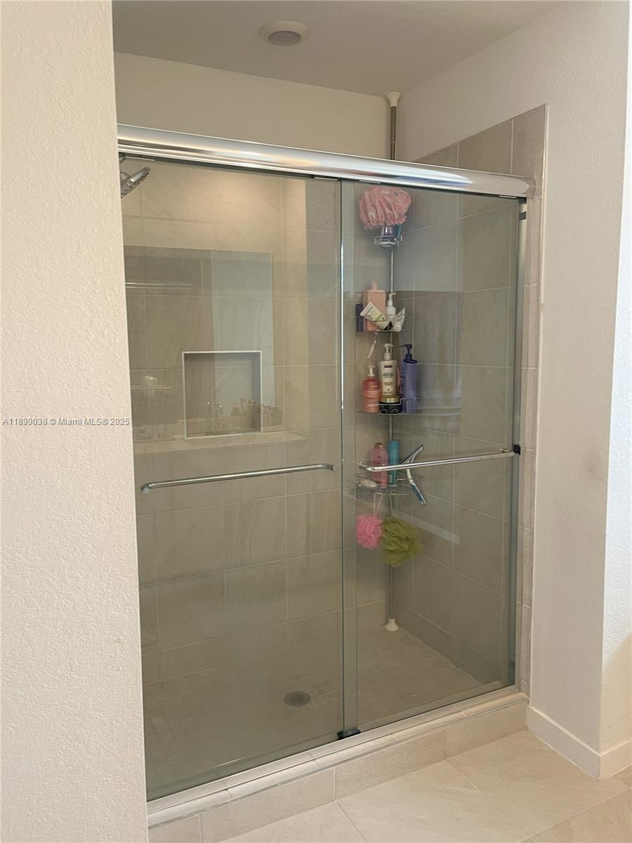 DIXIE HEIGHTS - Residential Lease