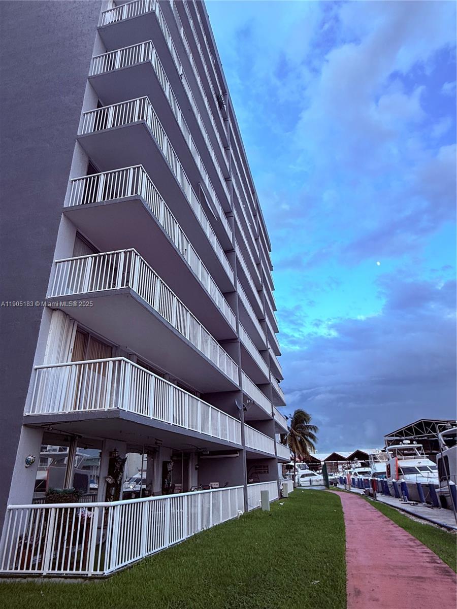 ISLA DEL MAR CONDO - Residential Lease