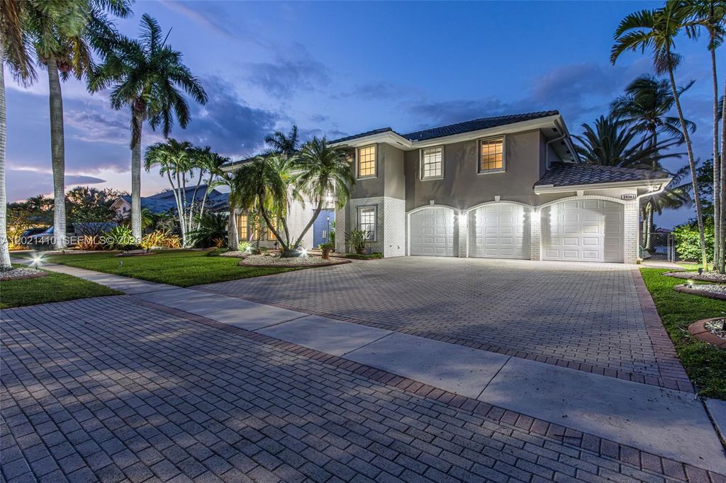 Photo of 19361 NW 8th St, Pembroke Pines, FL 33029 (MLS # A12021410)