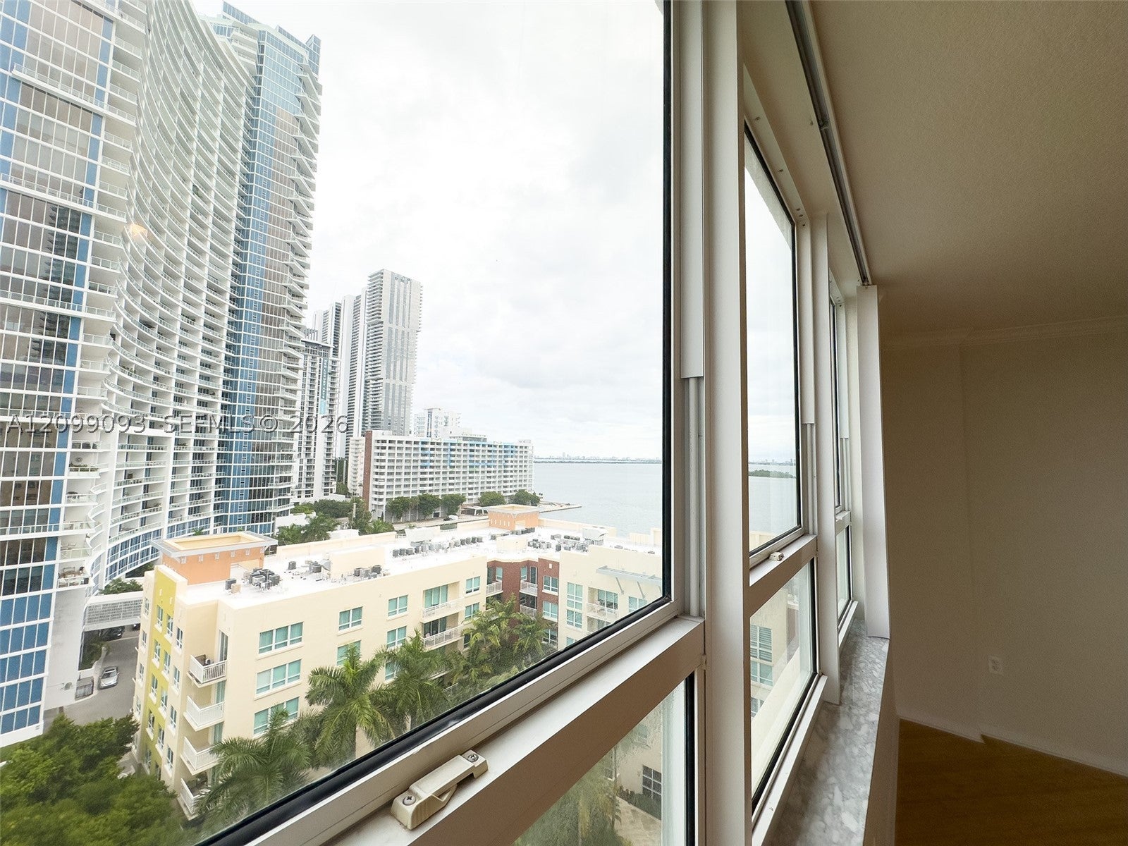 2000 N Bayshore Dr 1101