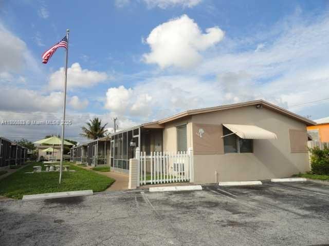 2211 Lincoln St 7, Hollywood, Broward County, Florida - 1 Bedrooms  
1 Bathrooms - 
