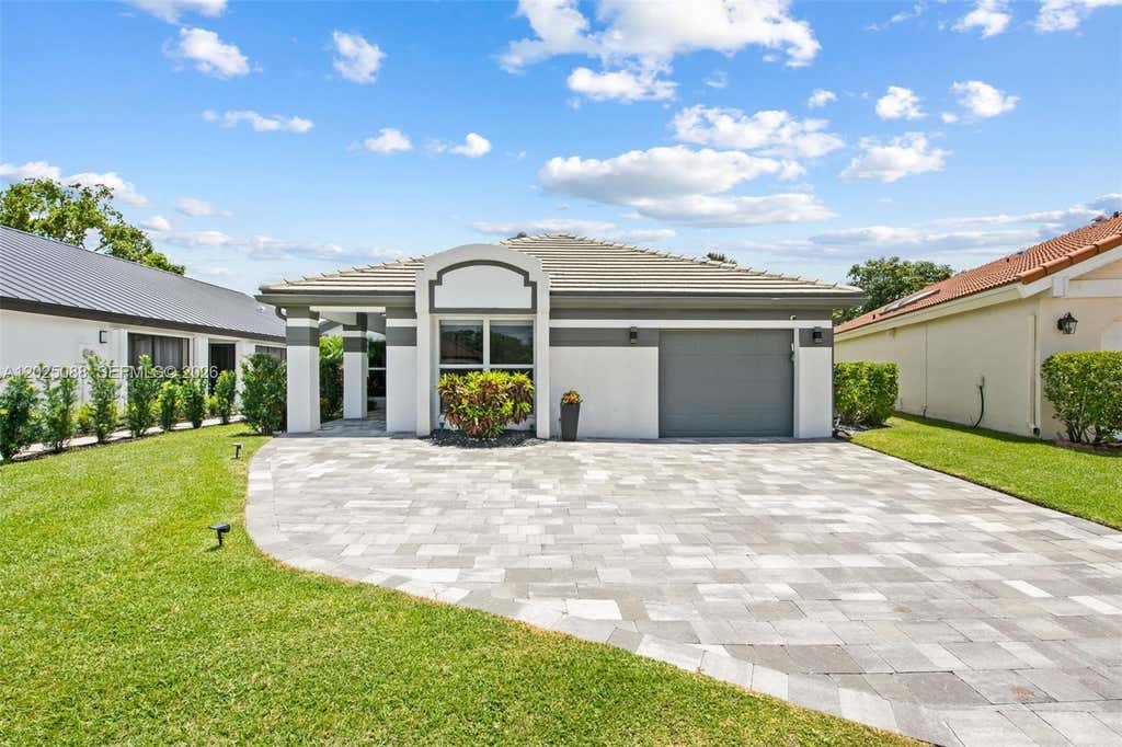 Photo of 11158 Highland Cir, Boca Raton, FL 33428 (MLS # A12025088)