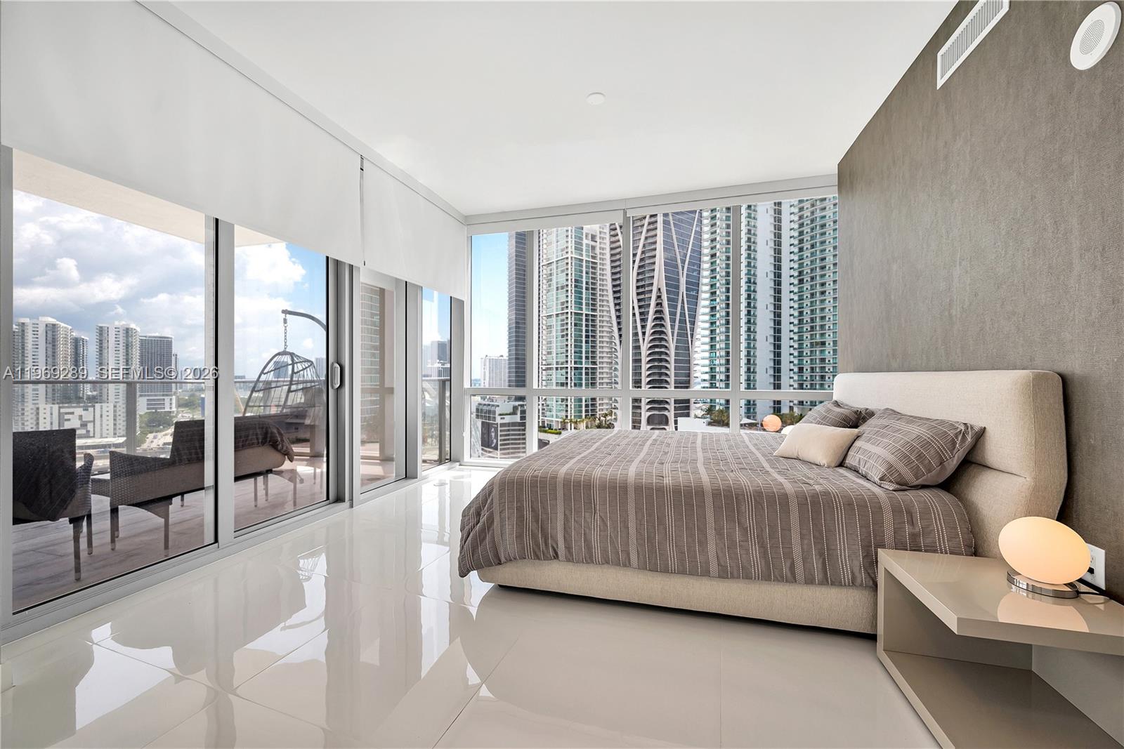PARAMOUNT MIAMI WORLDCENTE - Residential Lease