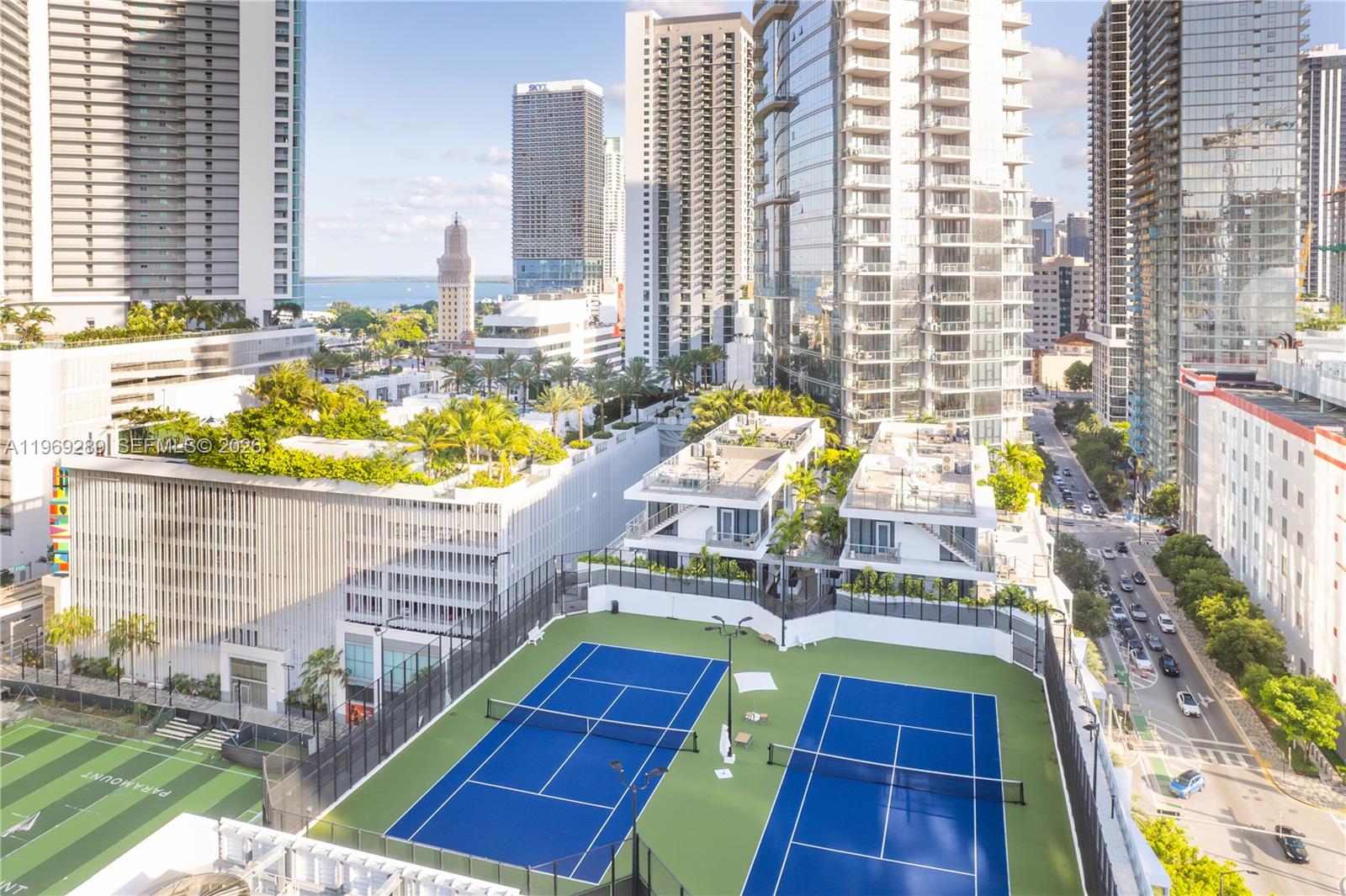 PARAMOUNT MIAMI WORLDCENTE - Residential Lease