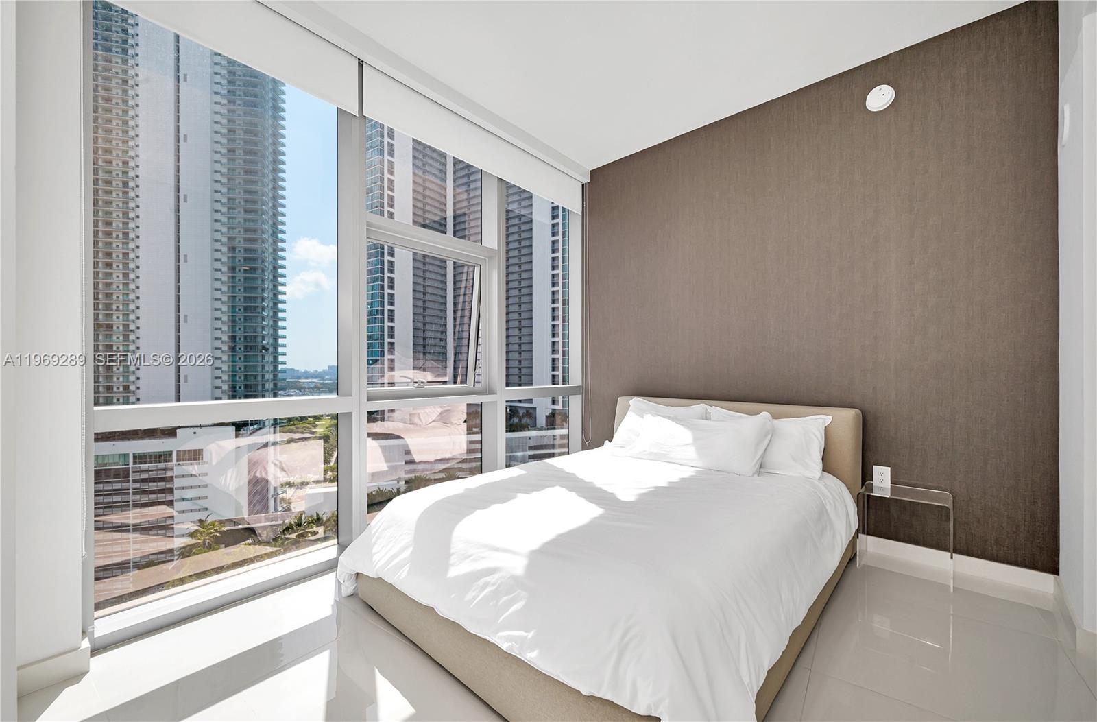 PARAMOUNT MIAMI WORLDCENTE - Residential Lease