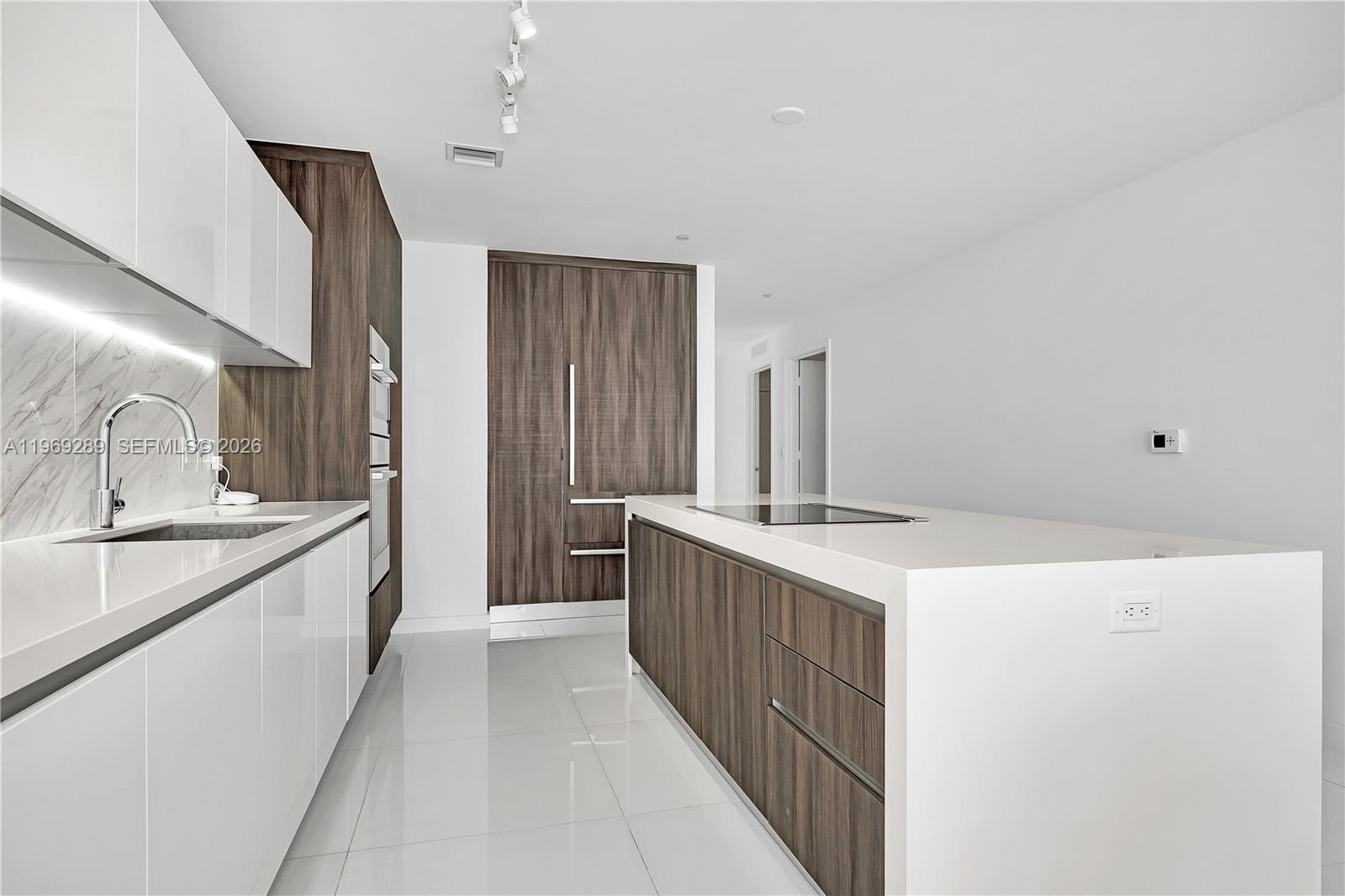 PARAMOUNT MIAMI WORLDCENTE - Residential Lease