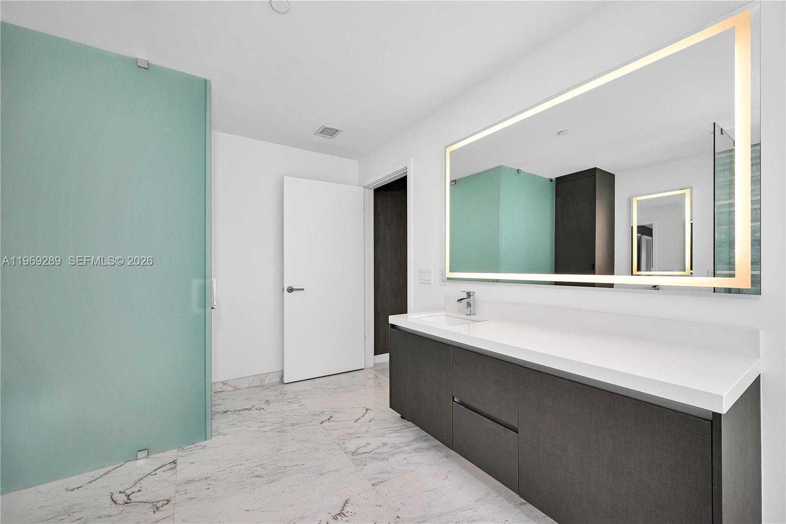 PARAMOUNT MIAMI WORLDCENTE - Residential Lease