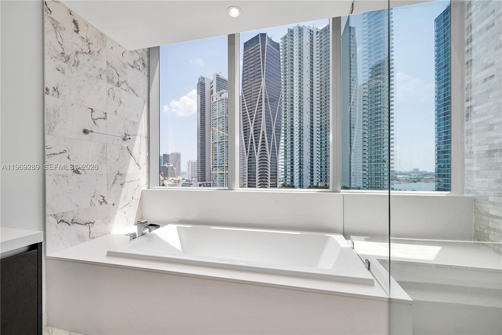 PARAMOUNT MIAMI WORLDCENTE - Residential Lease
