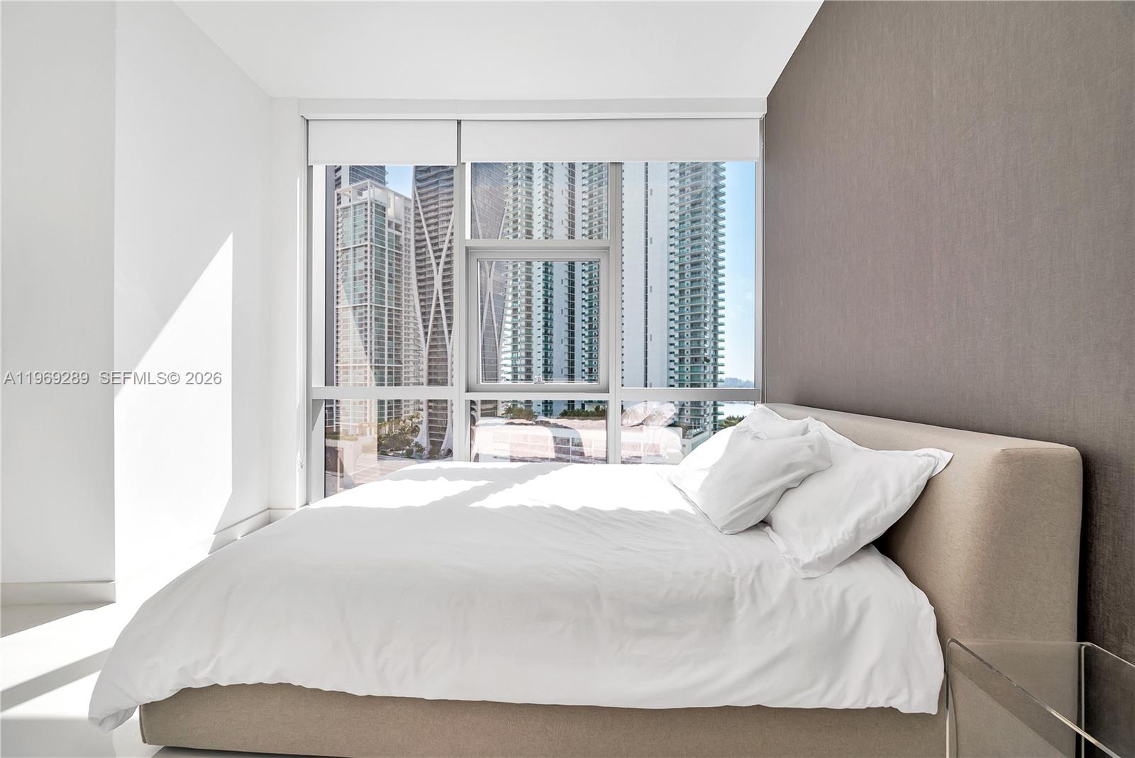 PARAMOUNT MIAMI WORLDCENTE - Residential Lease