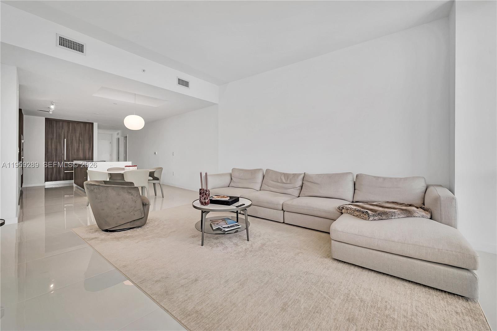 PARAMOUNT MIAMI WORLDCENTE - Residential Lease