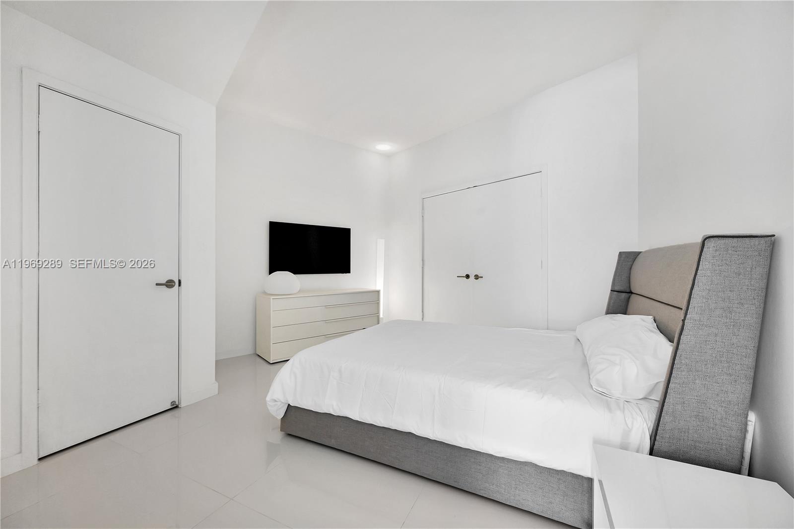 PARAMOUNT MIAMI WORLDCENTE - Residential Lease