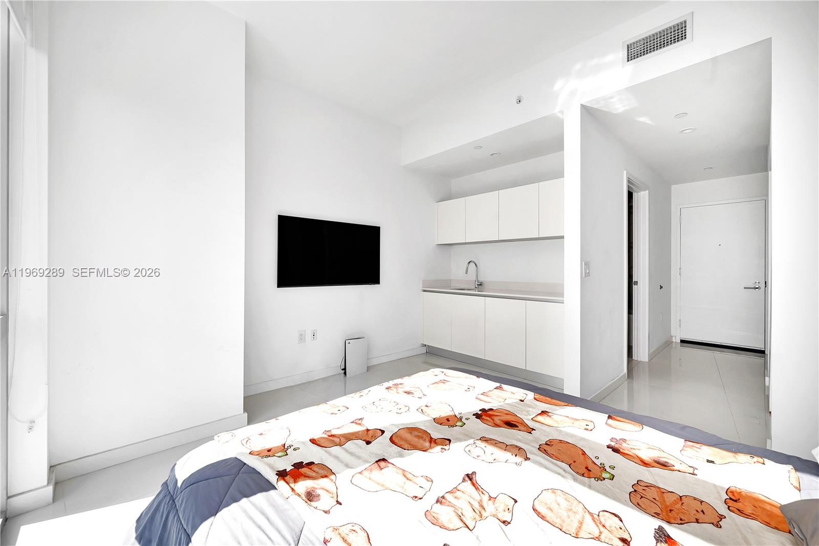 PARAMOUNT MIAMI WORLDCENTE - Residential Lease