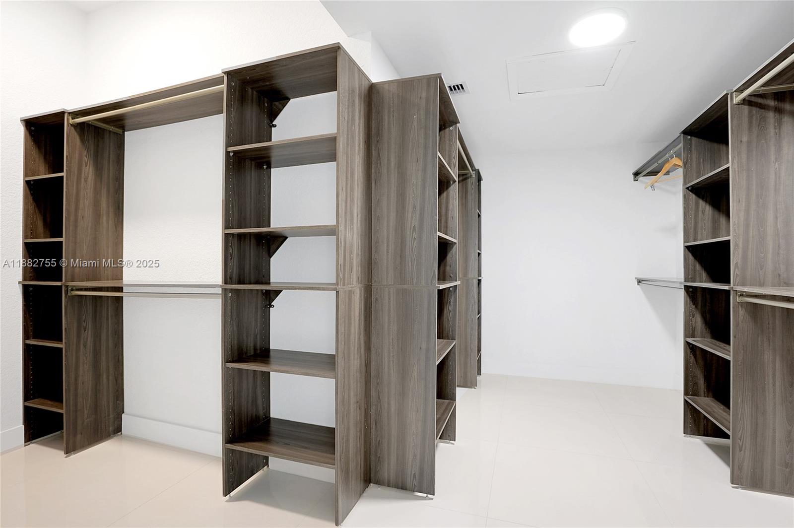 ALLISON ESTATES - Residential Lease