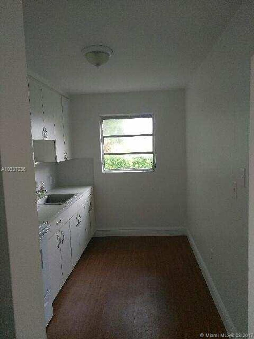 Super cute 1 bedroom 1 bath in an up & coming neighborhood.  Centrally located to Biscayne Blvd, Downtown and Aventura.  Within walking distance to Whole Foods and Starbucks.