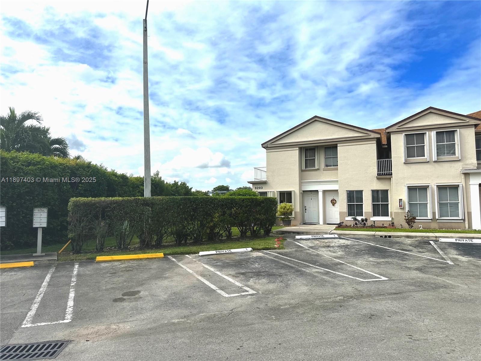 THE OAKVIEW CONDO NO 5 - Residential Lease