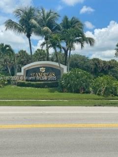 GREAT INVESTMENT OPPORTUNITY OR FIRST TIME BUYER! COZY AND SPACIOUS 2 BED 1 BATH IN ST ANDREWS PALM BEACH CONDOMINIUM, THE COMMUNITY OFFERS 3 POOLS, 2 FITNESS CENTERS,KID'S PLAY GROUND, PICNIC AREAS, CLUB HOUSE AND A LAUNDRY ROOM IN THE APARTMENT COMPLEX.