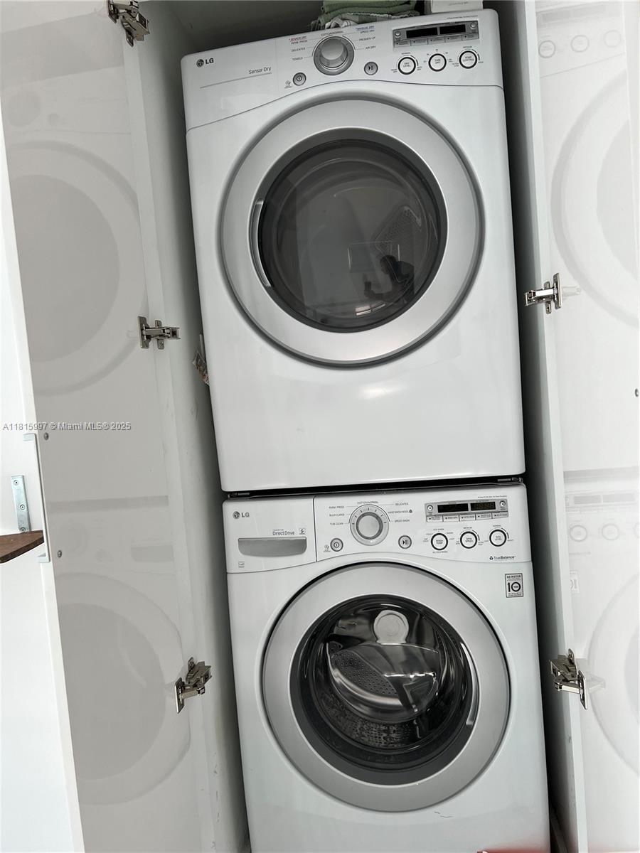 THE JEFFERSON CONDO - Residential Lease