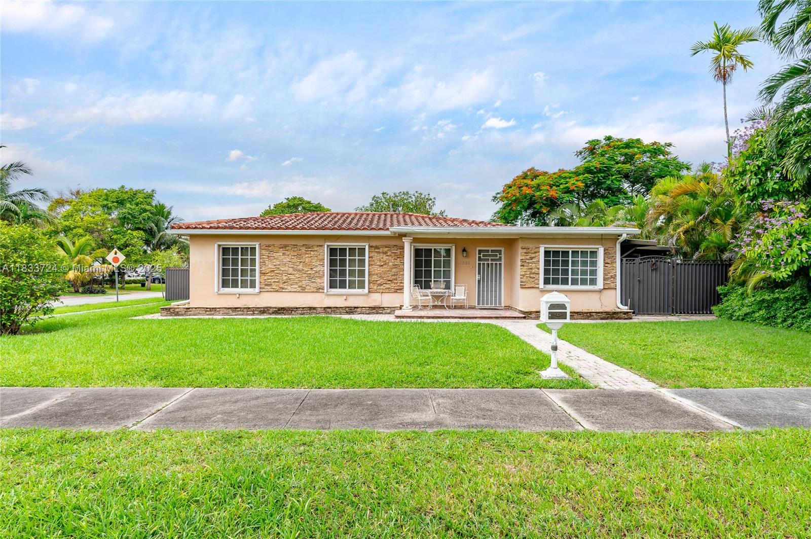 1832 SW 62nd Pl 0