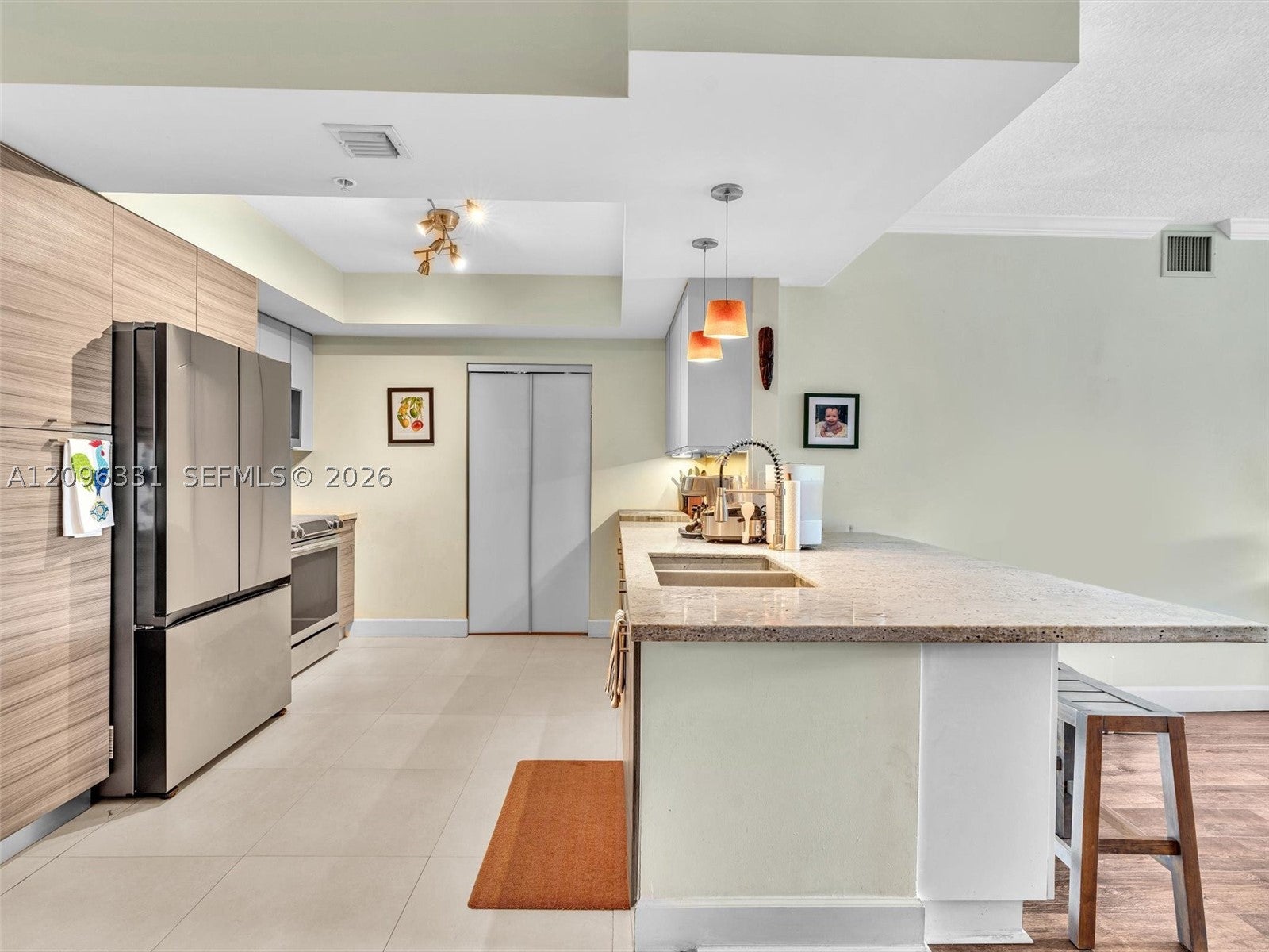 2000 N Bayshore Dr 220