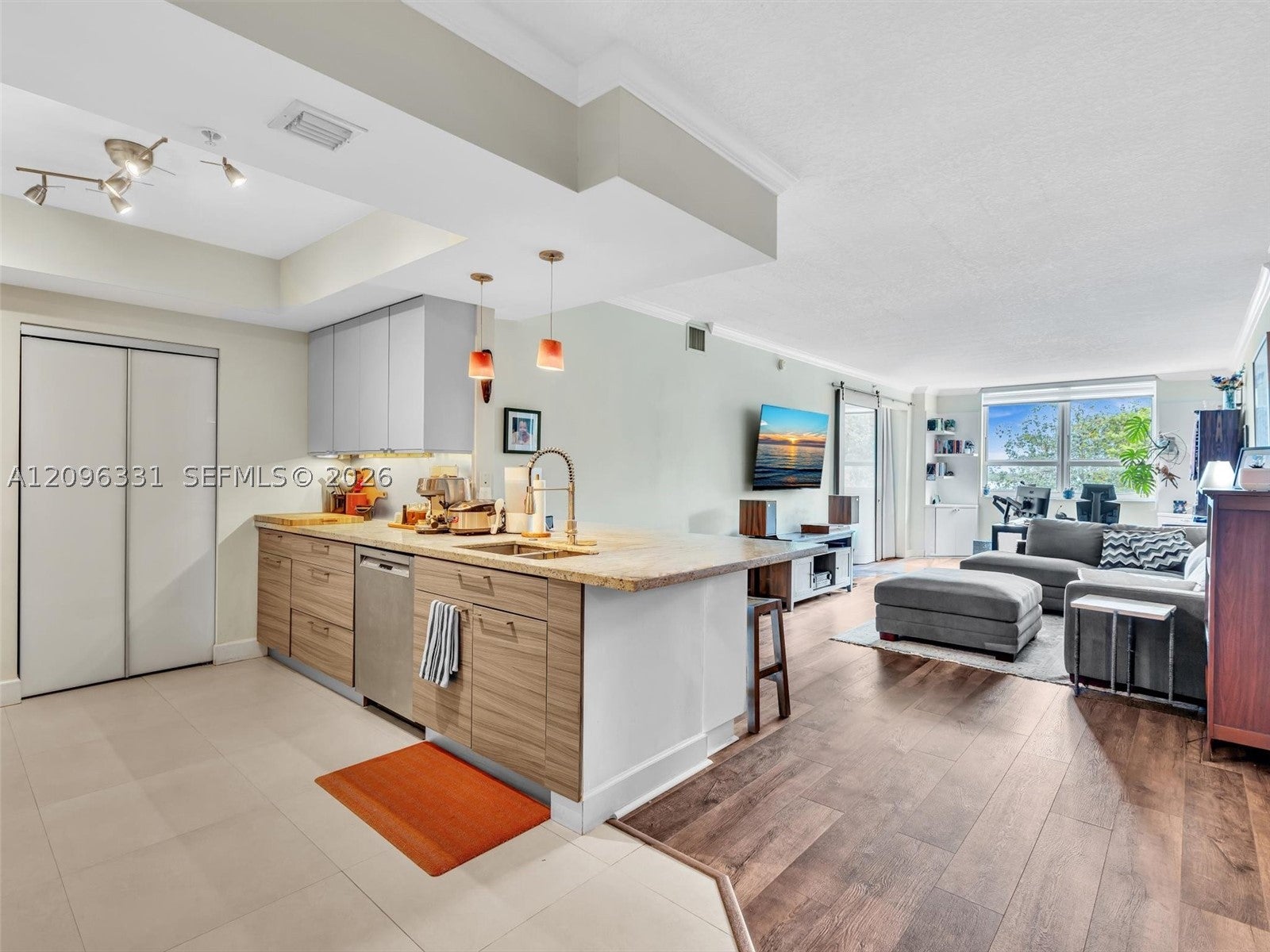 2000 N Bayshore Dr 220