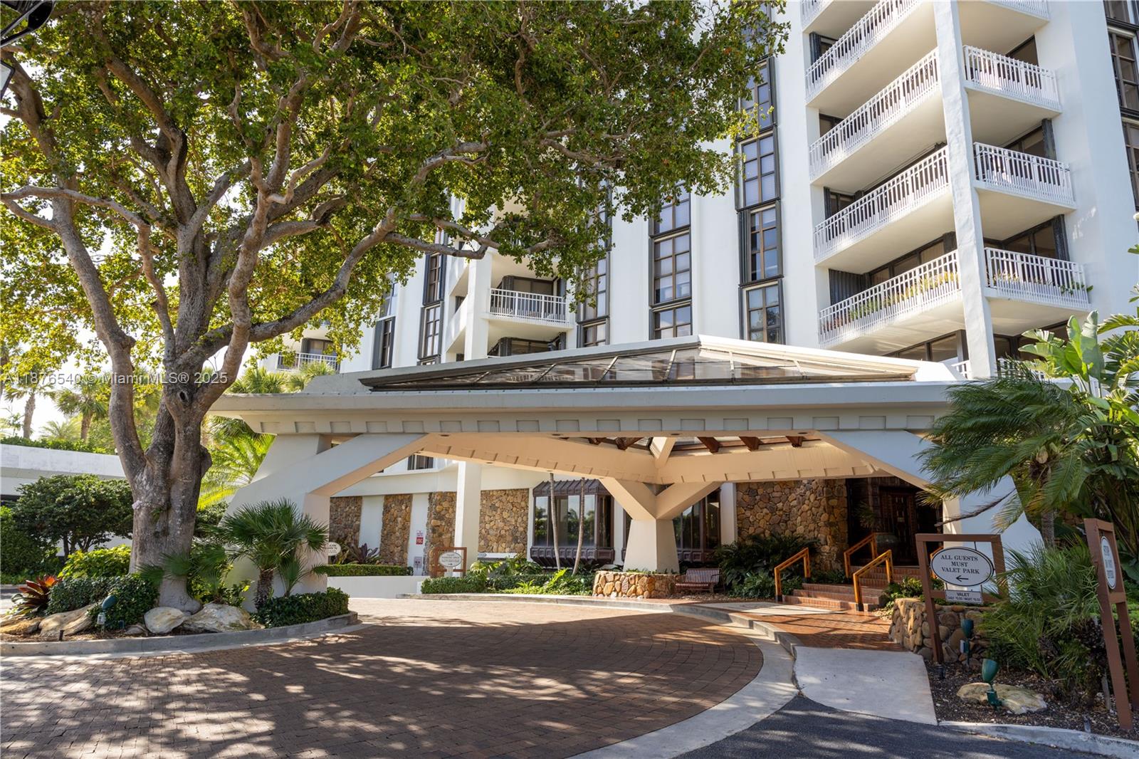 THE TOWERS OF QUAYSIDE CO - Residential