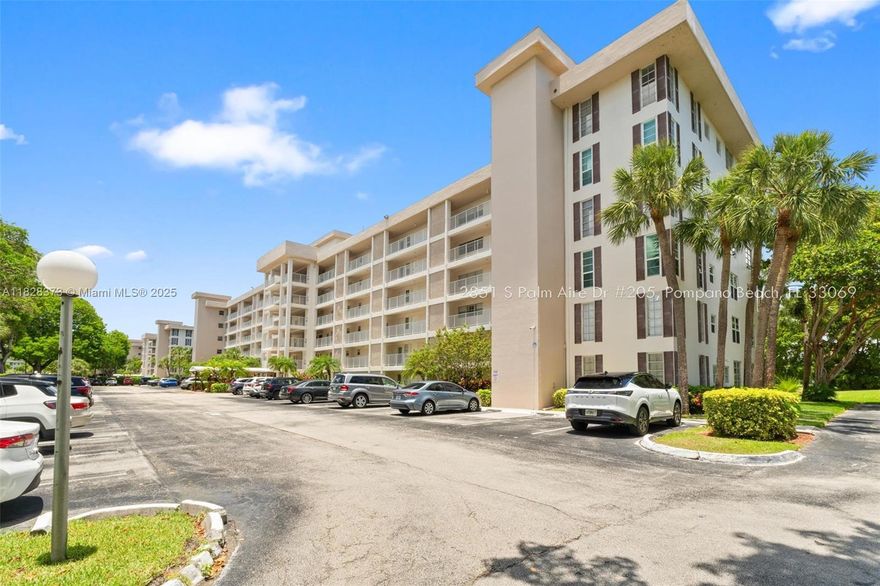 Charming Condo with Stunning Golf Views. This well-maintained unit offers breathtaking golf course views and a comfortable, move-in-ready layout. The spacious bedroom has three closets, a convenient feature. The kitchen has not been recently remodeled, but it is clean and functional and has a lot of potential. The living areas feature laminate flooring, and the bathrooms have been renovated, adding a fresh touch. A great opportunity to own a property with excellent potential in a serene setting.  Perfect for first-time buyers or small families.