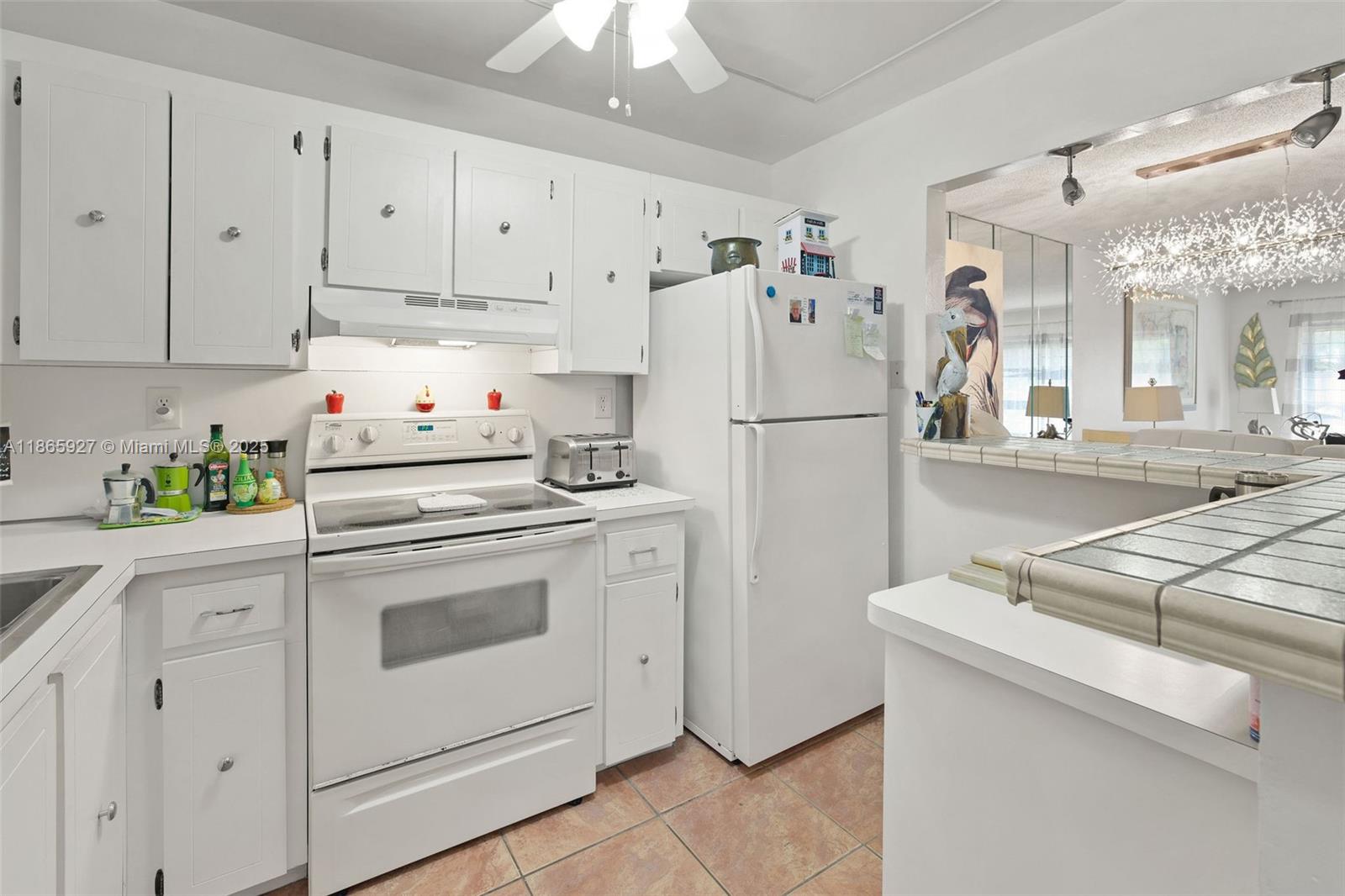 TOWNHOUSE EAST 1 CONDO - Residential