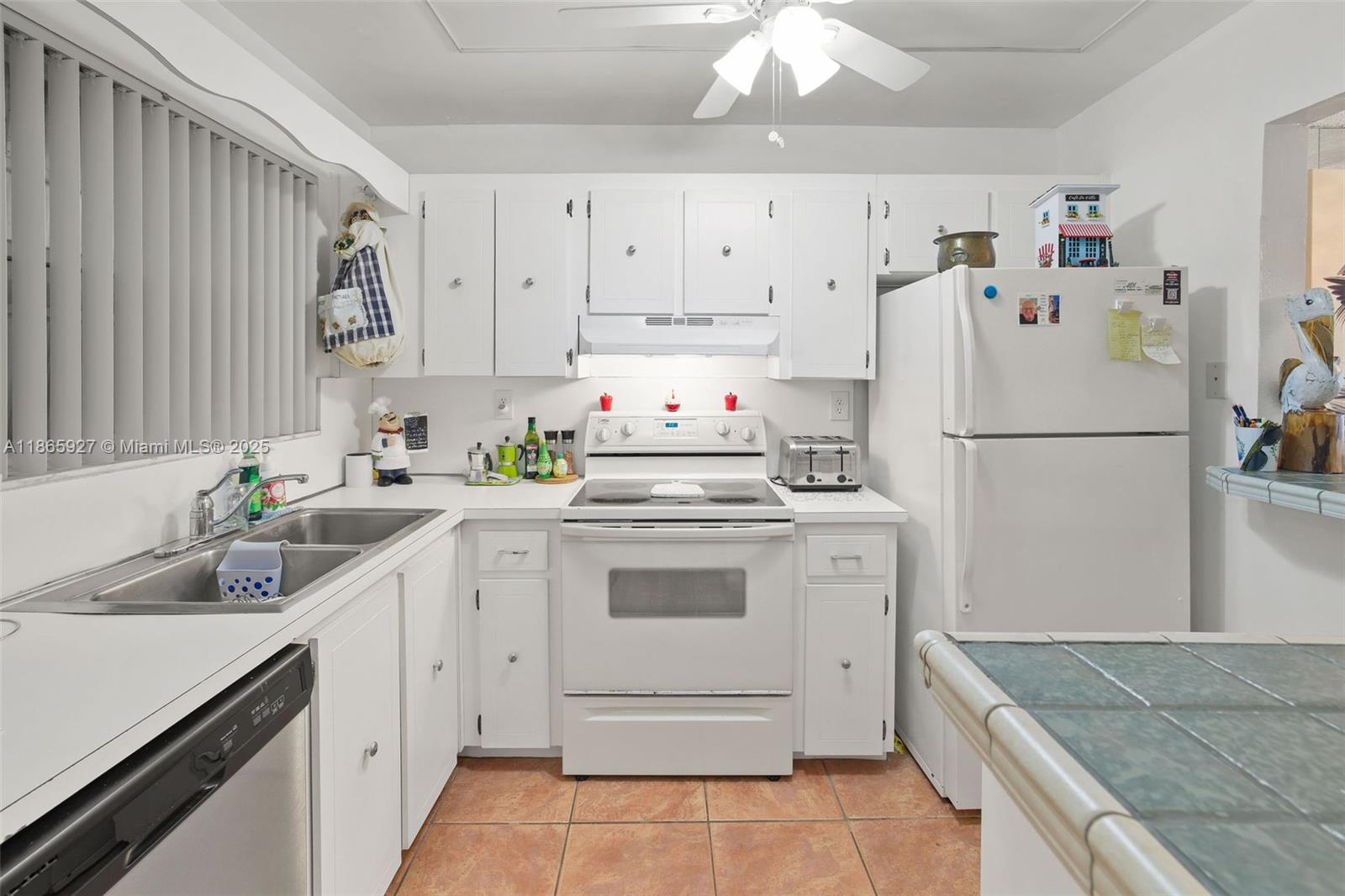 TOWNHOUSE EAST 1 CONDO - Residential