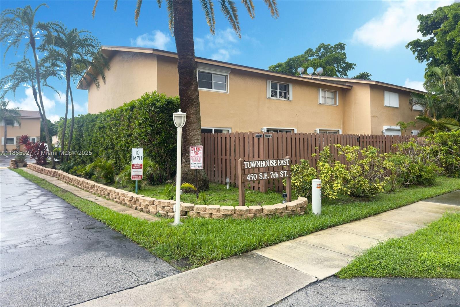 TOWNHOUSE EAST 1 CONDO - Residential