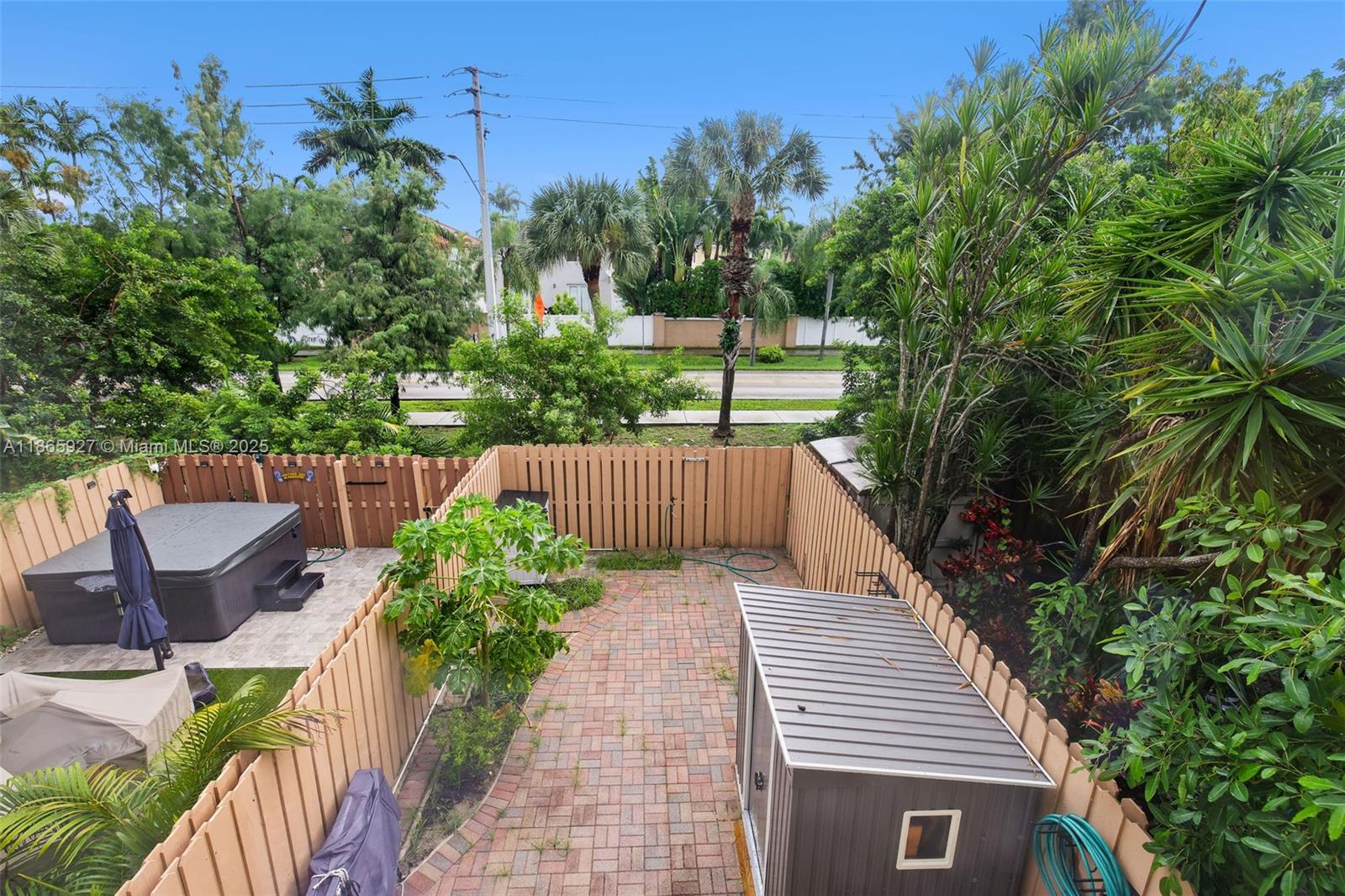 TOWNHOUSE EAST 1 CONDO - Residential