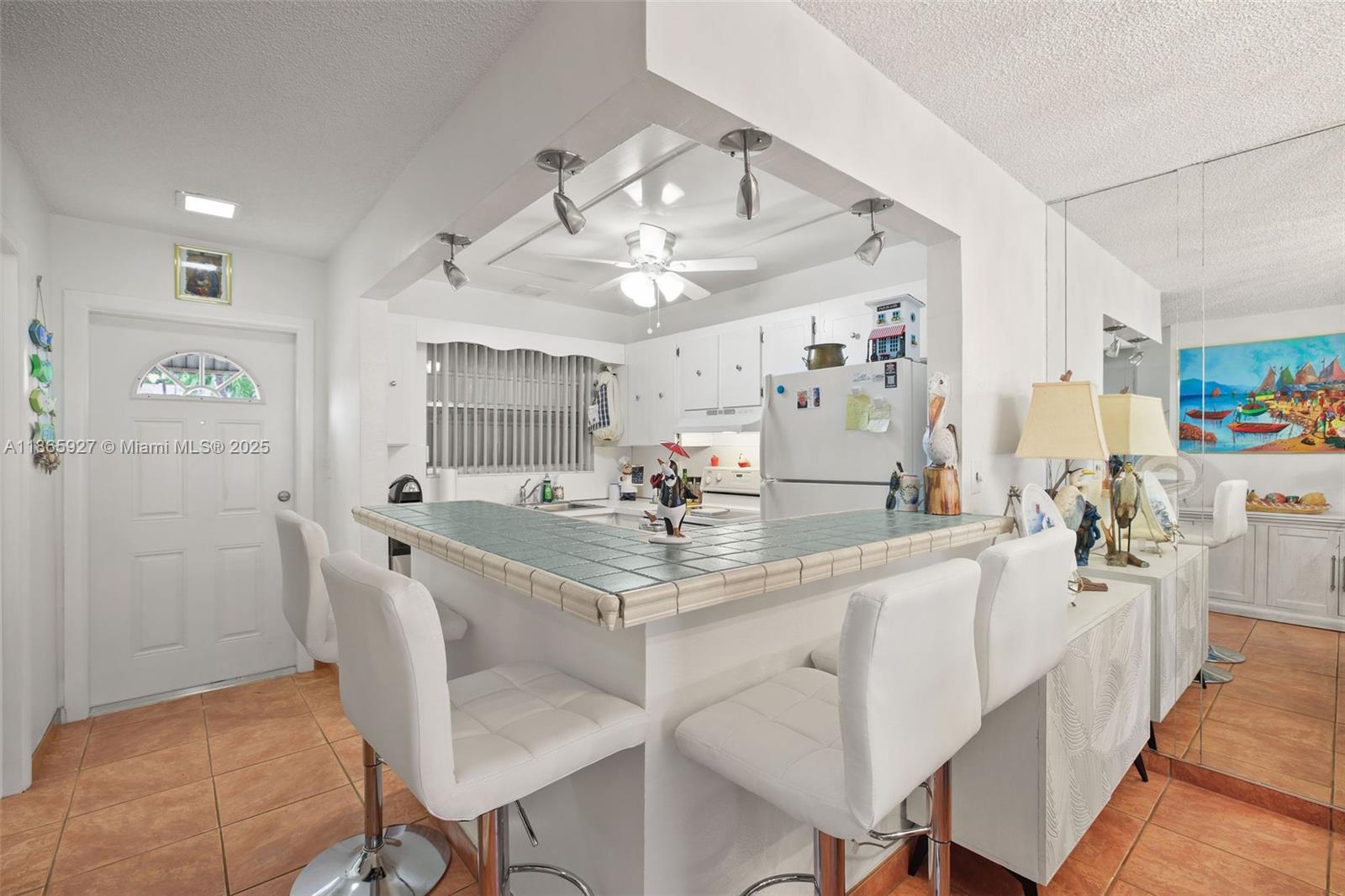 TOWNHOUSE EAST 1 CONDO - Residential