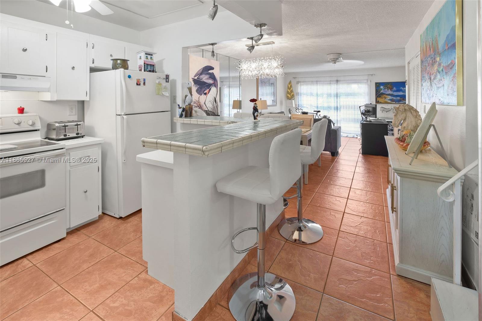 TOWNHOUSE EAST 1 CONDO - Residential