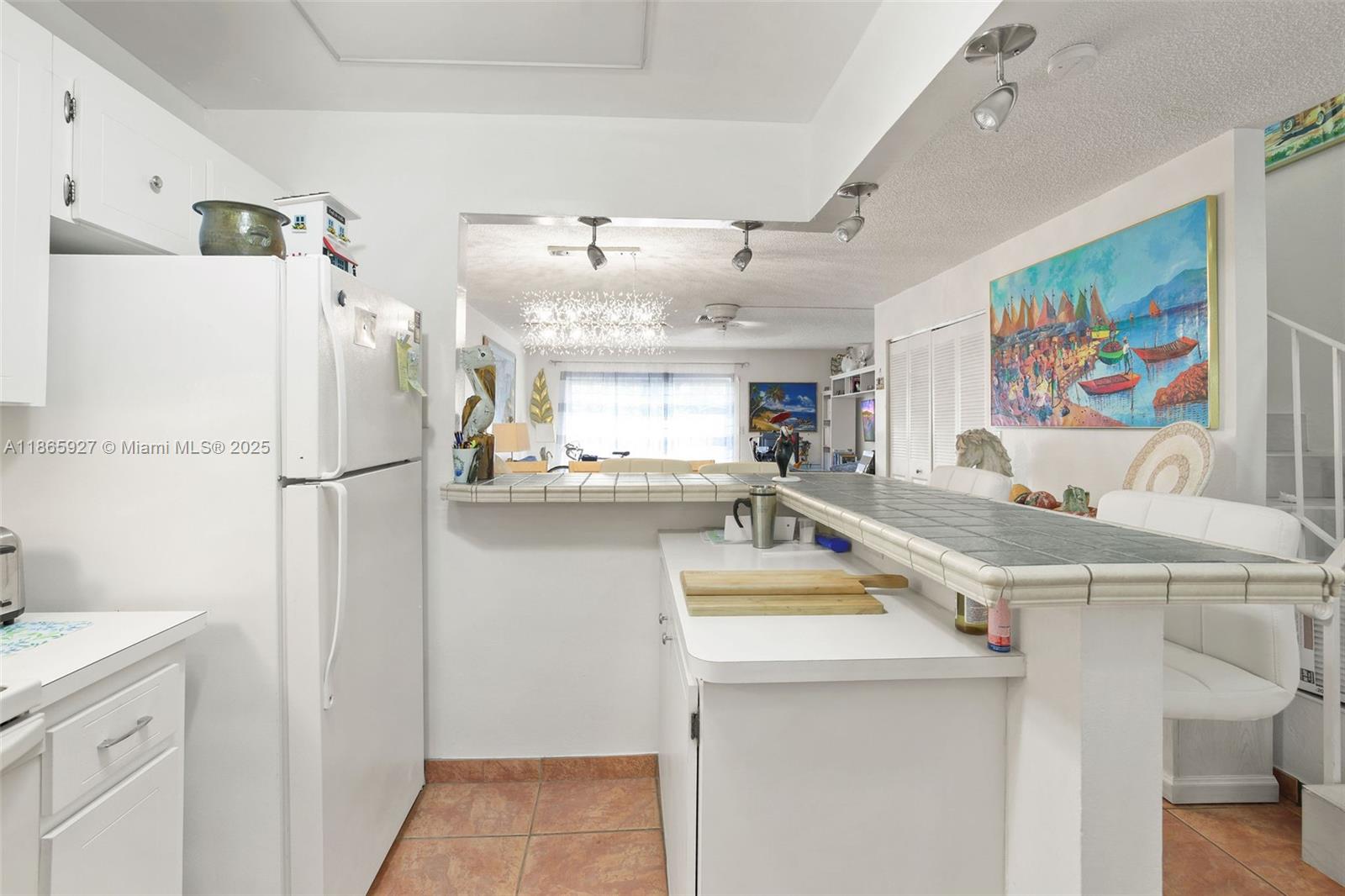 TOWNHOUSE EAST 1 CONDO - Residential