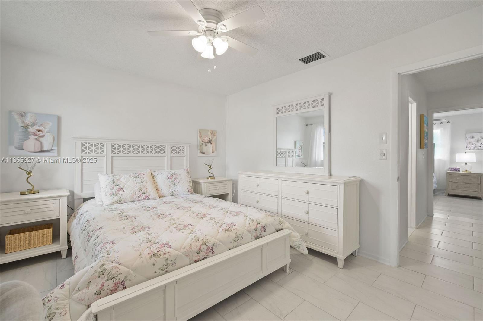 TOWNHOUSE EAST 1 CONDO - Residential