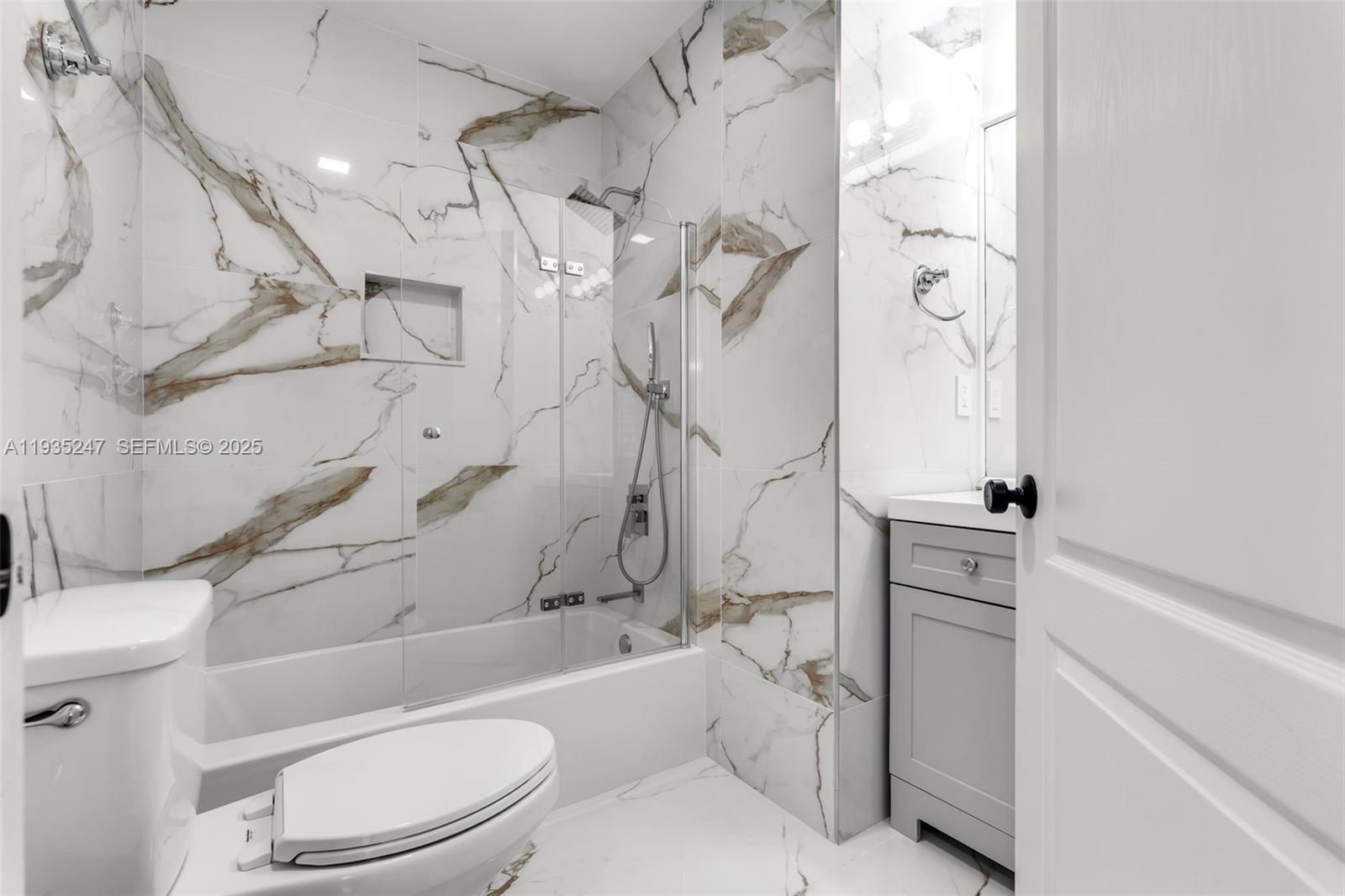 REVISED PLAT OF HILLCREST - Residential