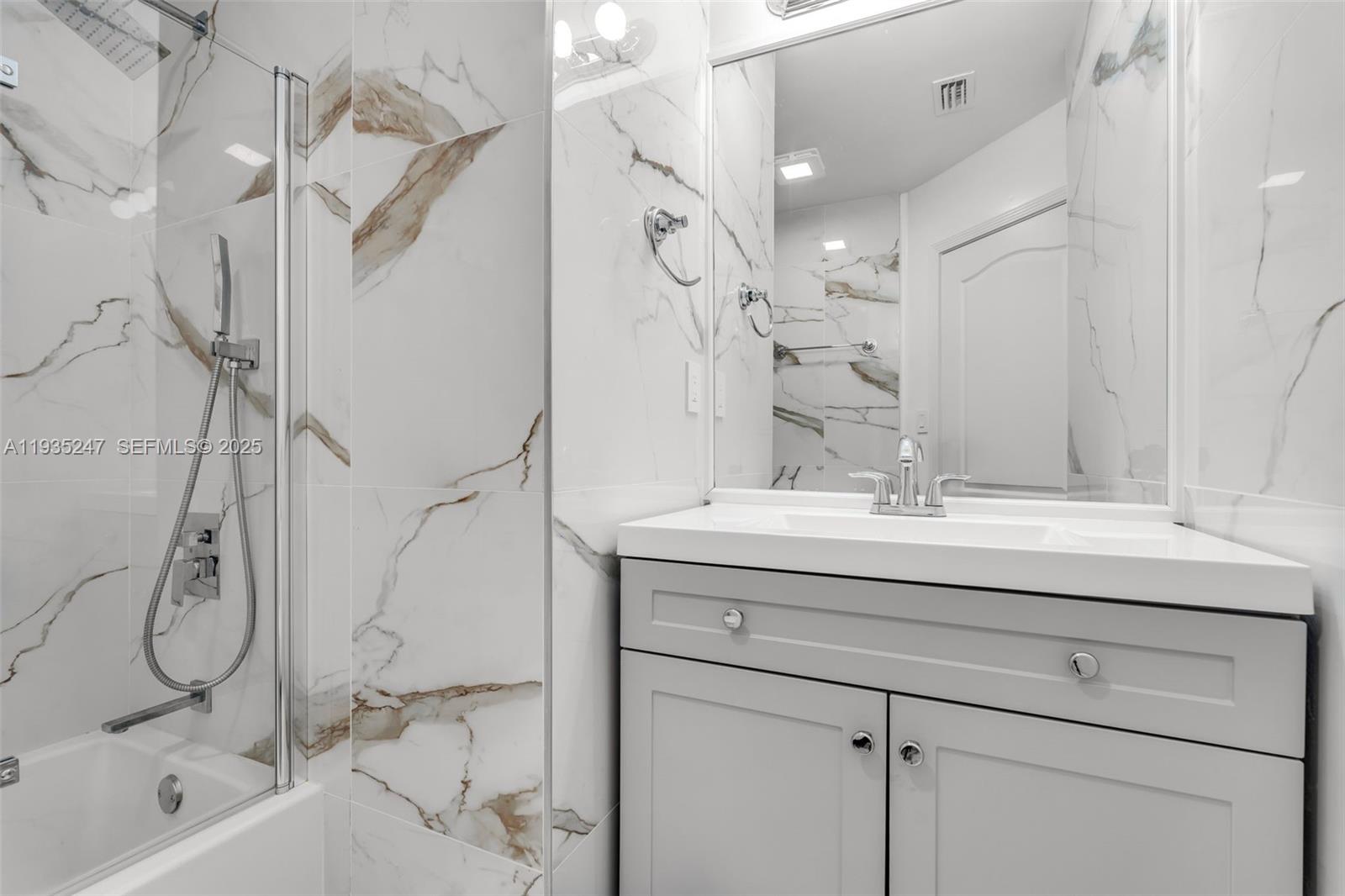 REVISED PLAT OF HILLCREST - Residential