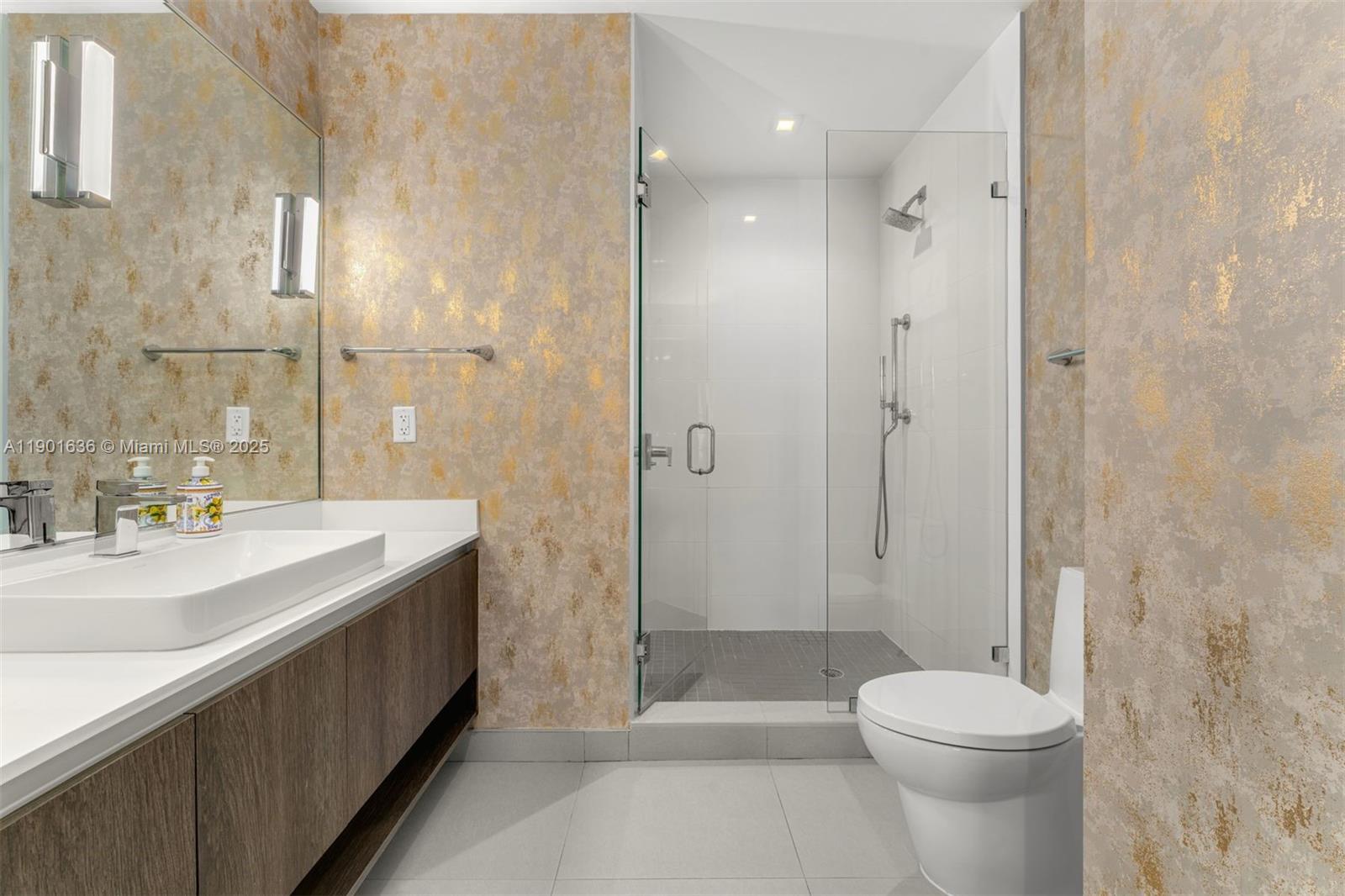 ONE BAY CONDO - Residential Lease