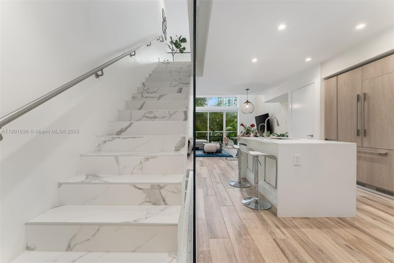 ONE BAY CONDO - Residential Lease