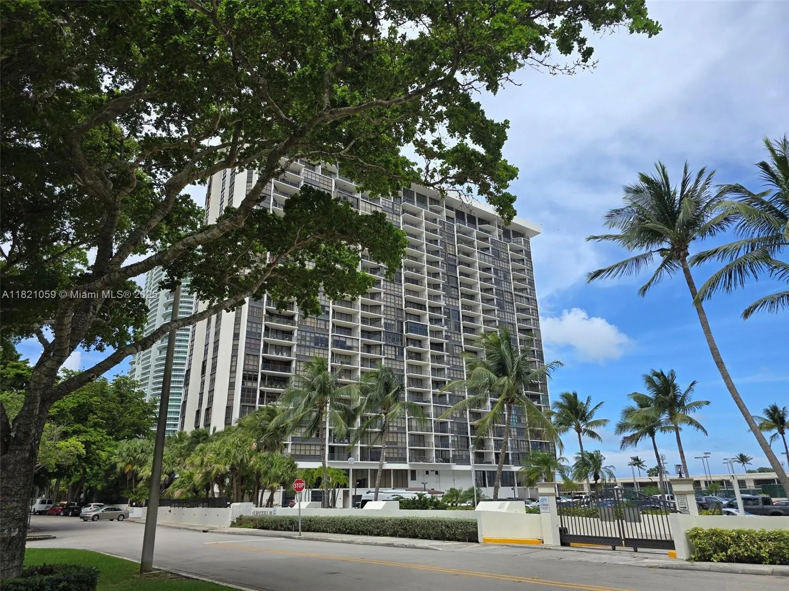 Miami, Florida 33129, United States, 2 Bedrooms Bedrooms, ,2 BathroomsBathrooms,Residential,Active,150328