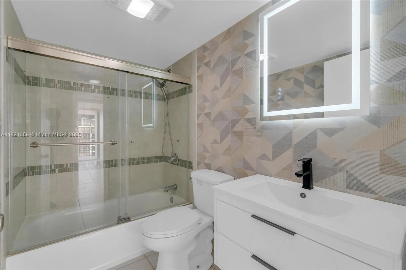 Miami, Florida 33129, United States, 2 Bedrooms Bedrooms, ,2 BathroomsBathrooms,Residential,Active,150328