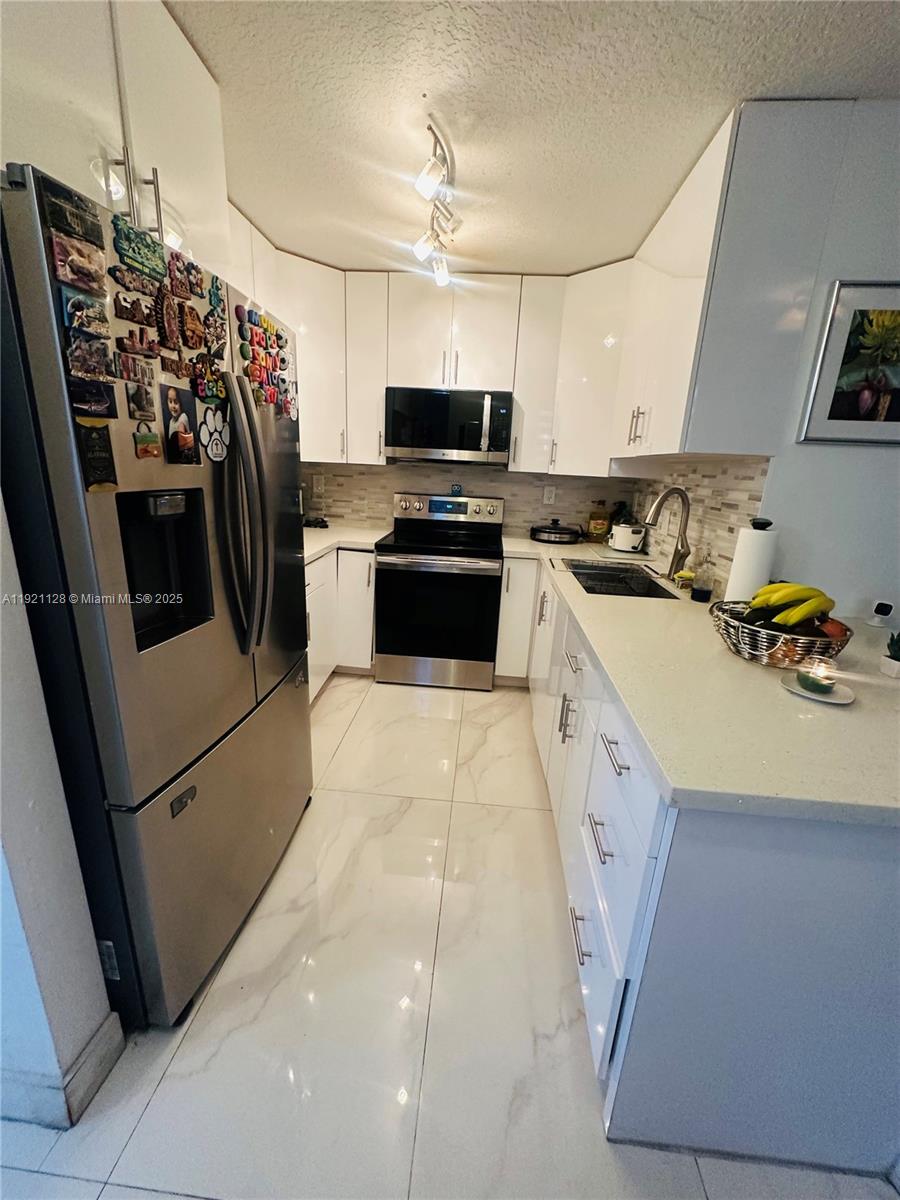 PEMBROKE CAY CONDO - Residential Lease