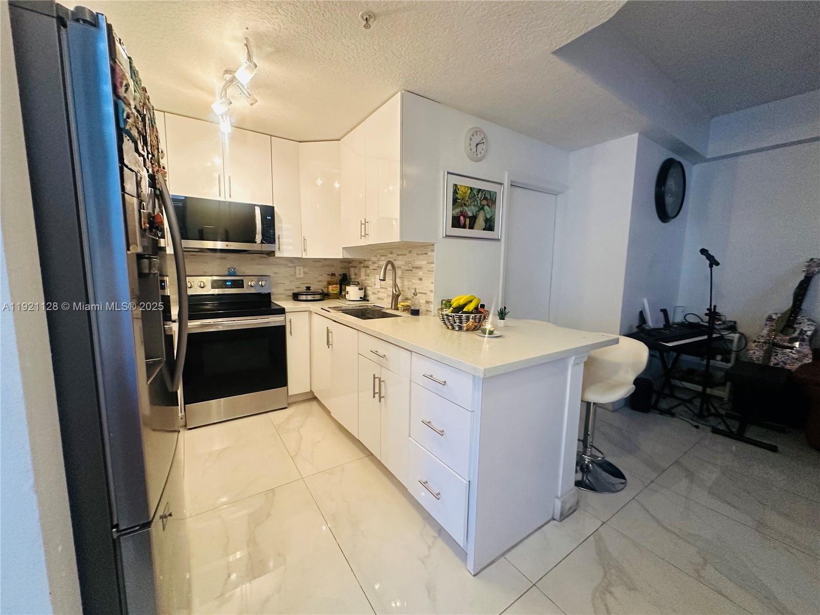 PEMBROKE CAY CONDO - Residential Lease