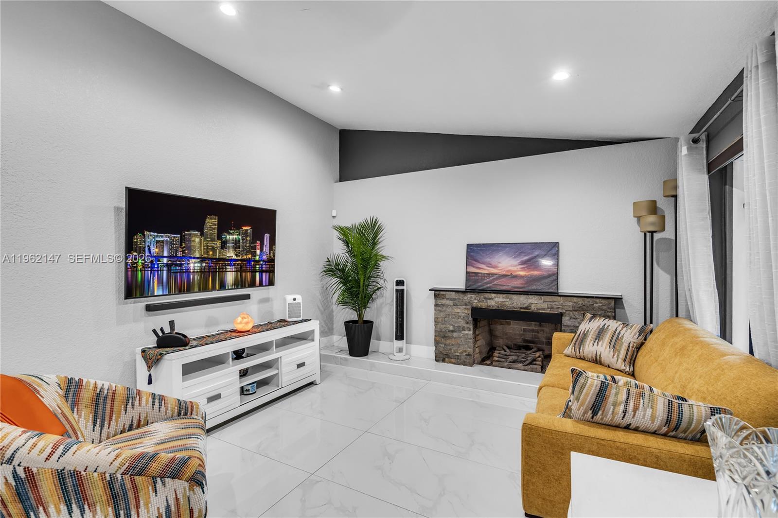 SIERRA MIRADA - Residential