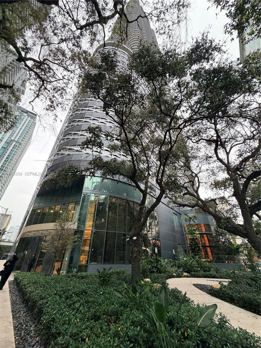 1000 Brickell Plz 2606