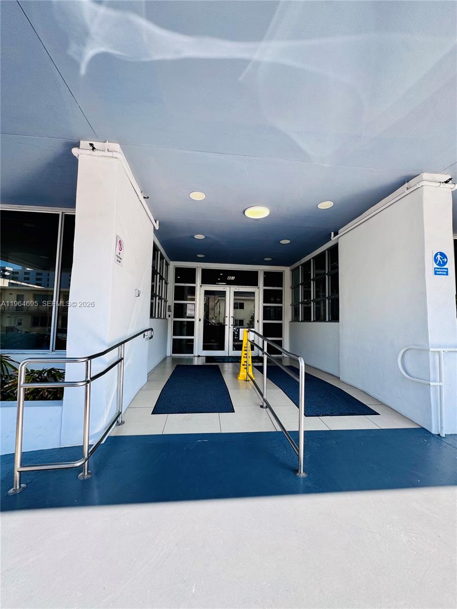 401 BLU OF NORTH BEACH CO - Residential